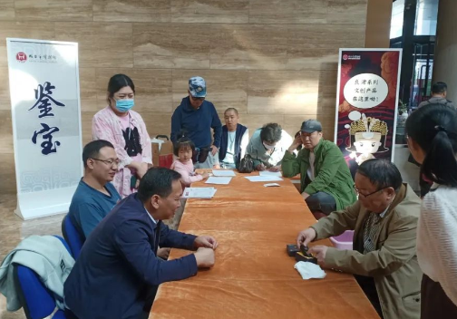 烟台市博物馆文物公益鉴定活动圆满完成
